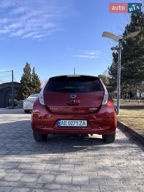Хэтчбек Nissan Leaf 2014 в Днепре