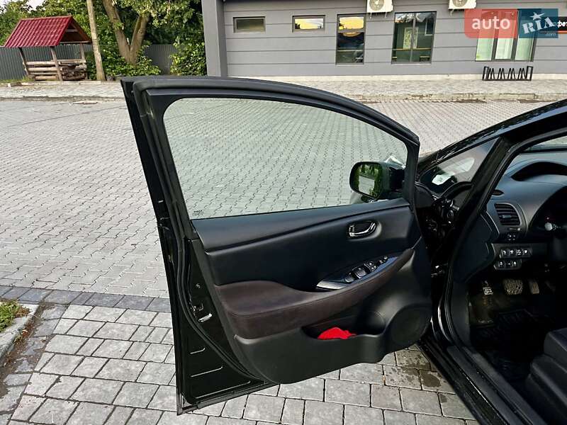 Хэтчбек Nissan Leaf 2015 в Ивано-Франковске
