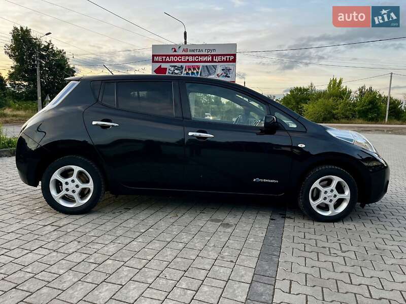 Хэтчбек Nissan Leaf 2015 в Ивано-Франковске