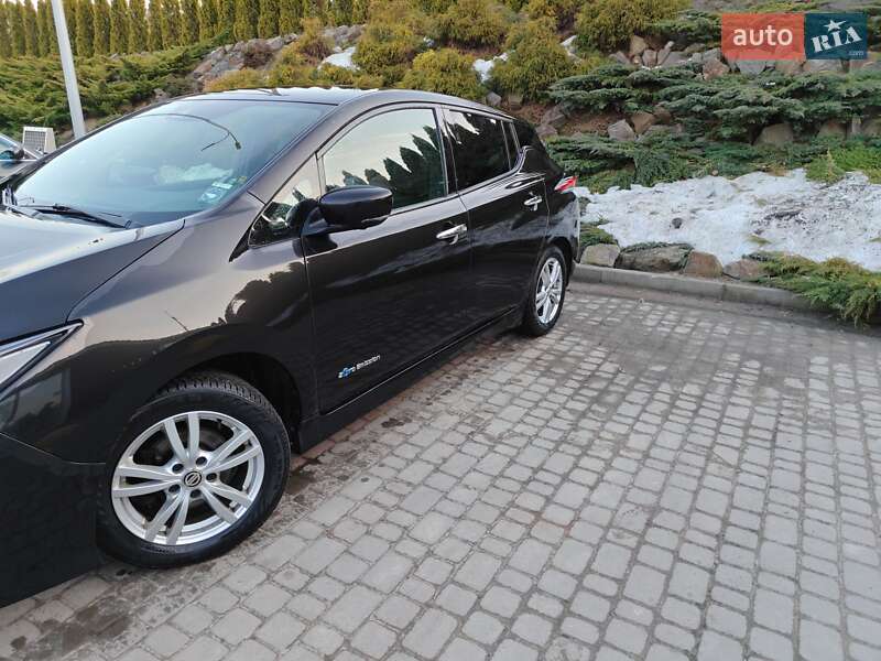 Хетчбек Nissan Leaf 2018 в Мостиській