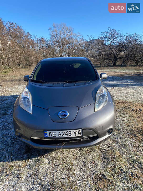 Хэтчбек Nissan Leaf 2014 в Днепре