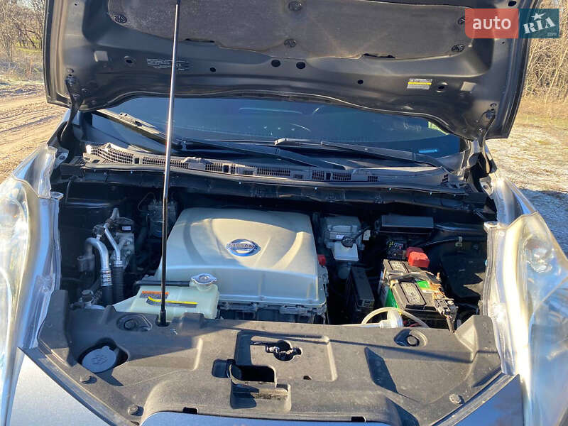 Хэтчбек Nissan Leaf 2014 в Днепре