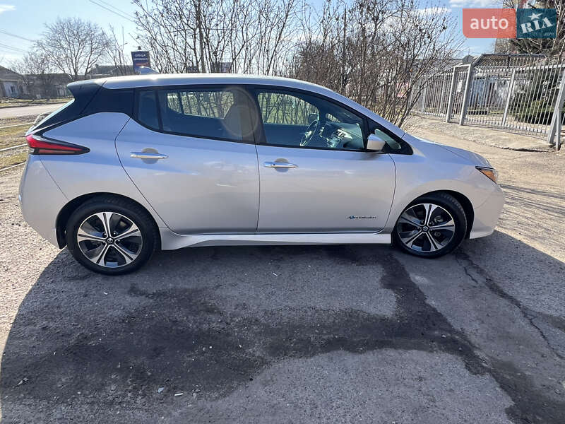 Хэтчбек Nissan Leaf 2018 в Николаеве