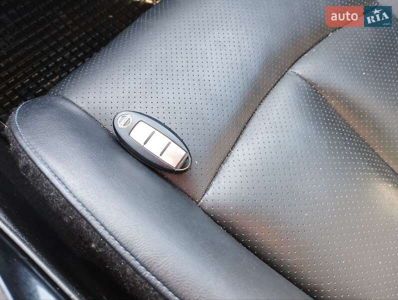 Хетчбек Nissan Leaf 2014 в Києві