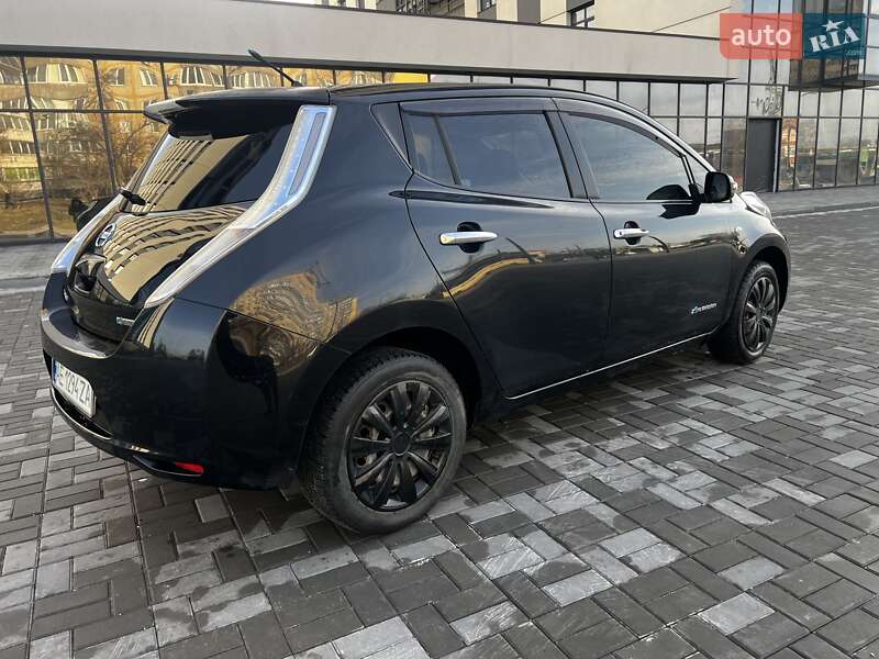Хэтчбек Nissan Leaf 2011 в Днепре