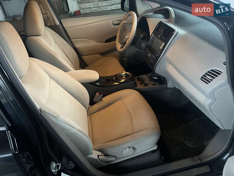 Хэтчбек Nissan Leaf 2011 в Днепре