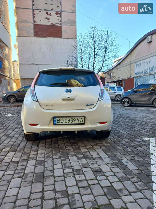 Хэтчбек Nissan Leaf 2015 в Тернополе