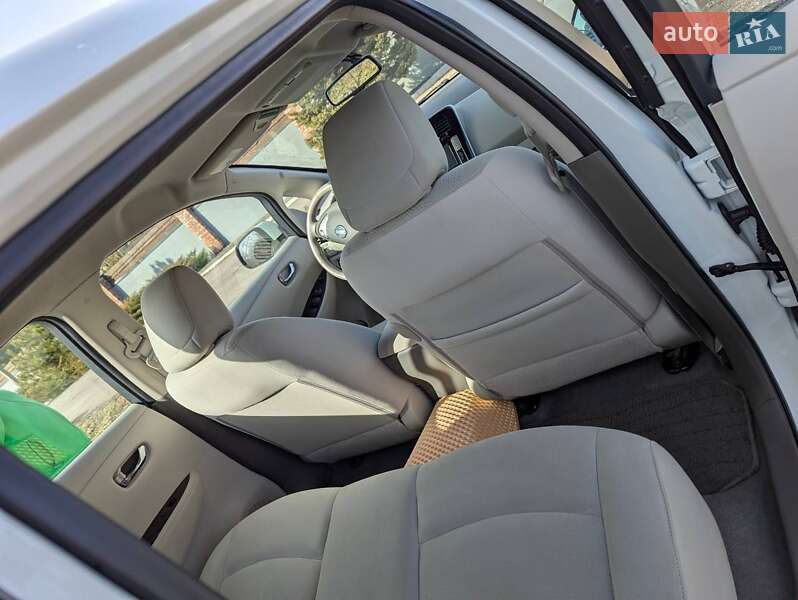 Хэтчбек Nissan Leaf 2015 в Днепре