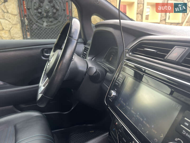 Хетчбек Nissan Leaf 2018 в Чернівцях