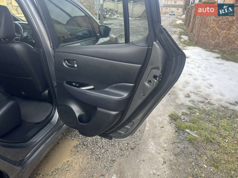 Хетчбек Nissan Leaf 2018 в Чернівцях