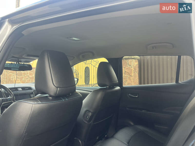 Хетчбек Nissan Leaf 2018 в Чернівцях