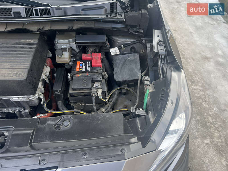 Хетчбек Nissan Leaf 2018 в Чернівцях