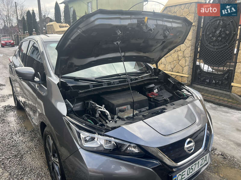Хетчбек Nissan Leaf 2018 в Чернівцях
