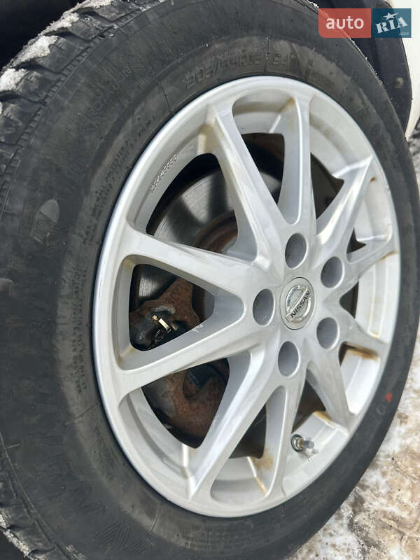 Хетчбек Nissan Leaf 2016 в Ужгороді