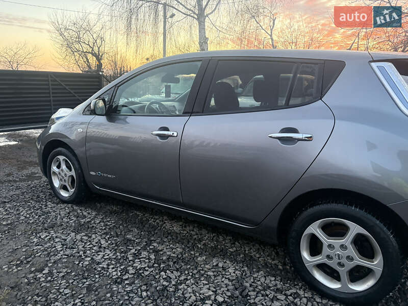 Хетчбек Nissan Leaf 2016 в Луцьку