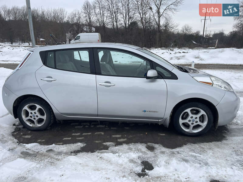 Хэтчбек Nissan Leaf 2013 в Львове