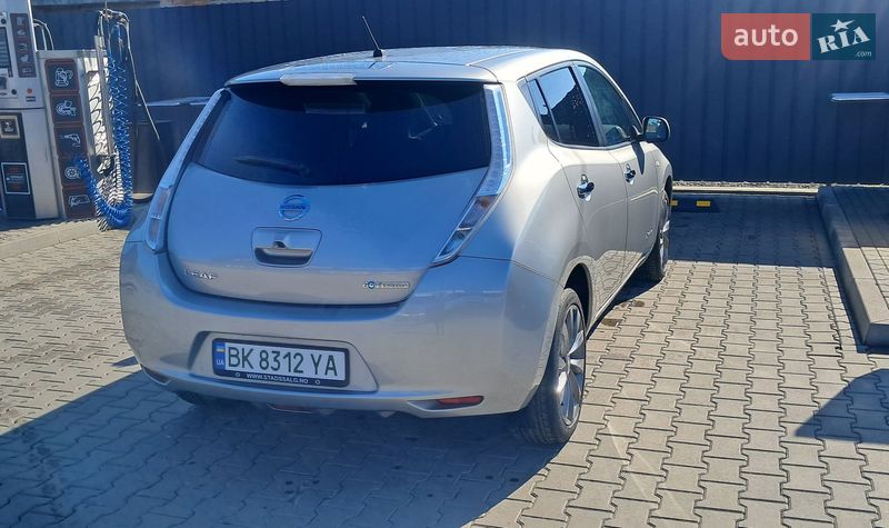 Хетчбек Nissan Leaf 2014 в Млиніві