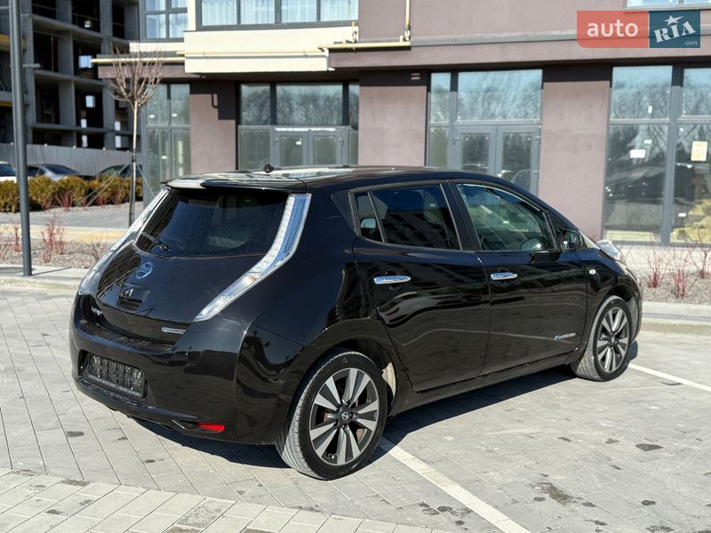 Хэтчбек Nissan Leaf 2017 в Городке