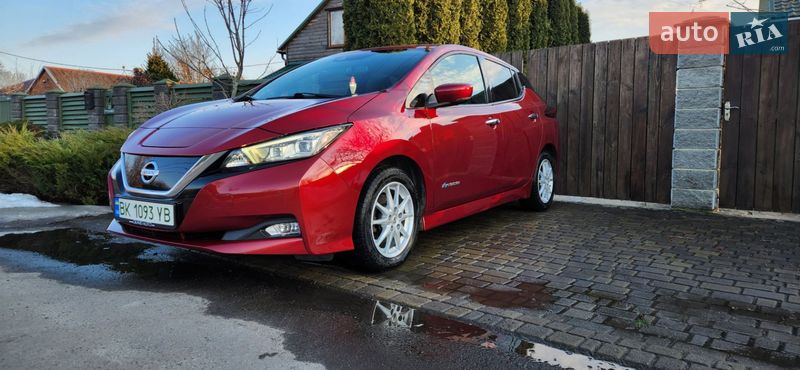 Хэтчбек Nissan Leaf 2018 в Ровно