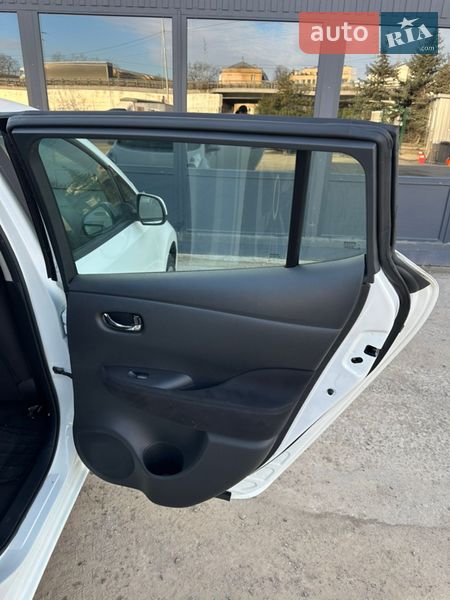 Хэтчбек Nissan Leaf 2016 в Киеве