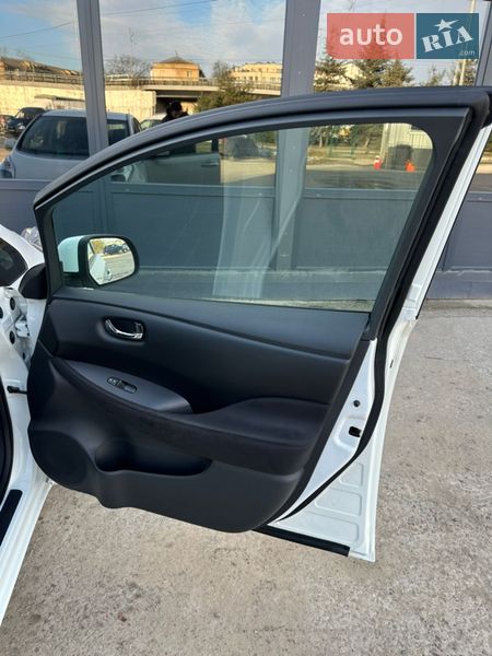 Хэтчбек Nissan Leaf 2016 в Киеве