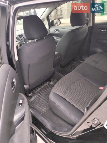 Хэтчбек Nissan Leaf 2016 в Киеве