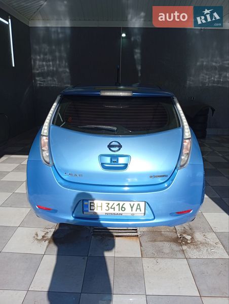 Хэтчбек Nissan Leaf 2011 в Нерубайском