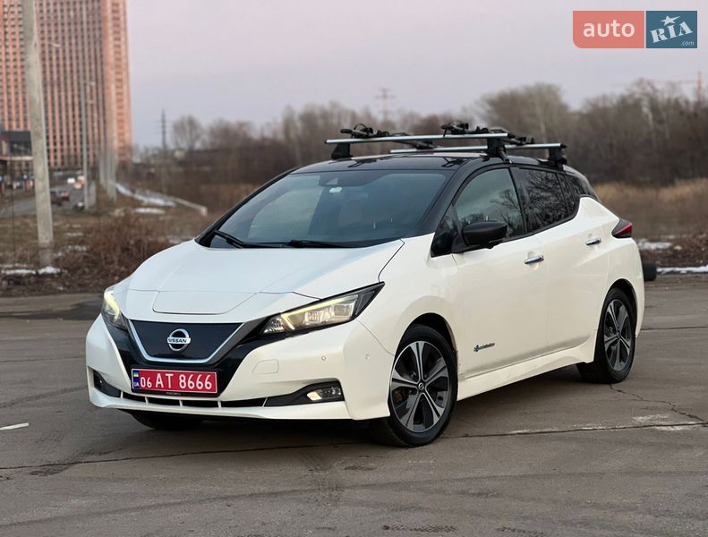 Хэтчбек Nissan Leaf 2018 в Киеве