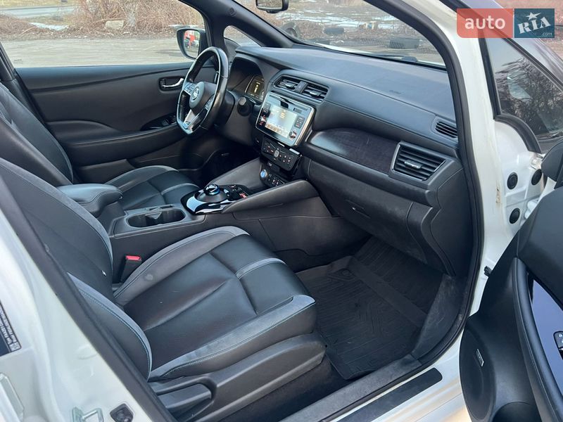 Хэтчбек Nissan Leaf 2018 в Киеве