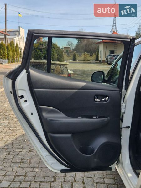 Хэтчбек Nissan Leaf 2016 в Золочеве