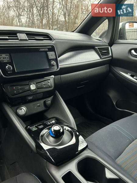 Хэтчбек Nissan Leaf 2018 в Днепре