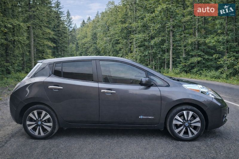 Хэтчбек Nissan Leaf 2013 в Николаеве