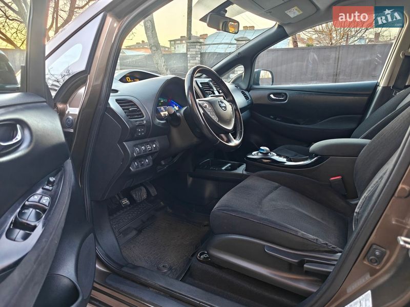 Хетчбек Nissan Leaf 2016 в Івано-Франківську