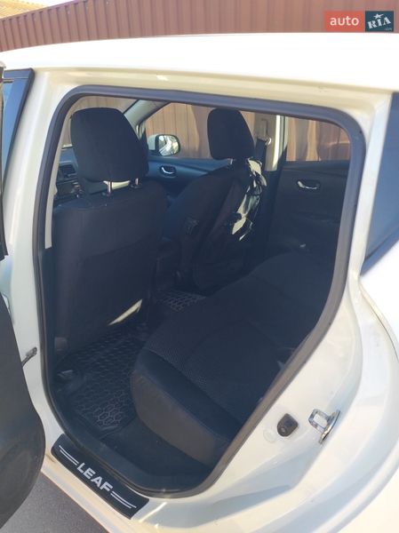 Хэтчбек Nissan Leaf 2014 в Могилев-Подольске
