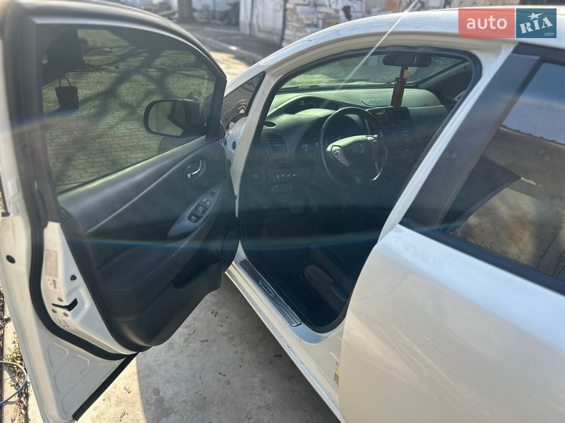 Хетчбек Nissan Leaf 2015 в Одесі