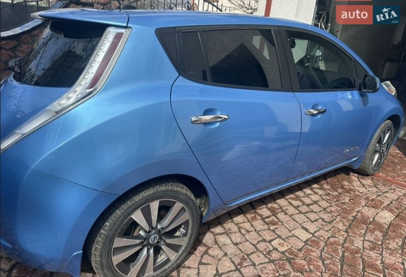 Хетчбек Nissan Leaf 2013 в Рівному