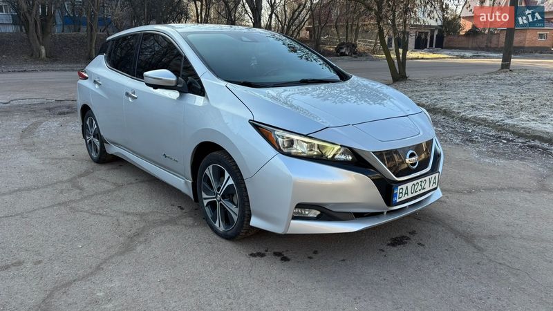 Хэтчбек Nissan Leaf 2018 в Кропивницком