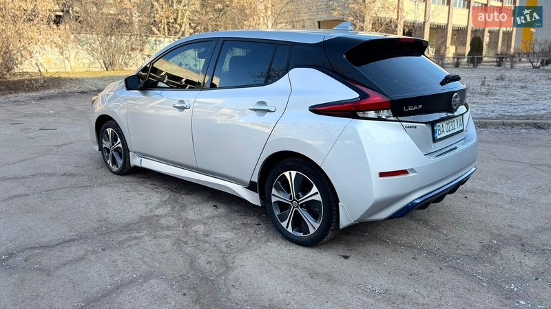 Хэтчбек Nissan Leaf 2018 в Кропивницком