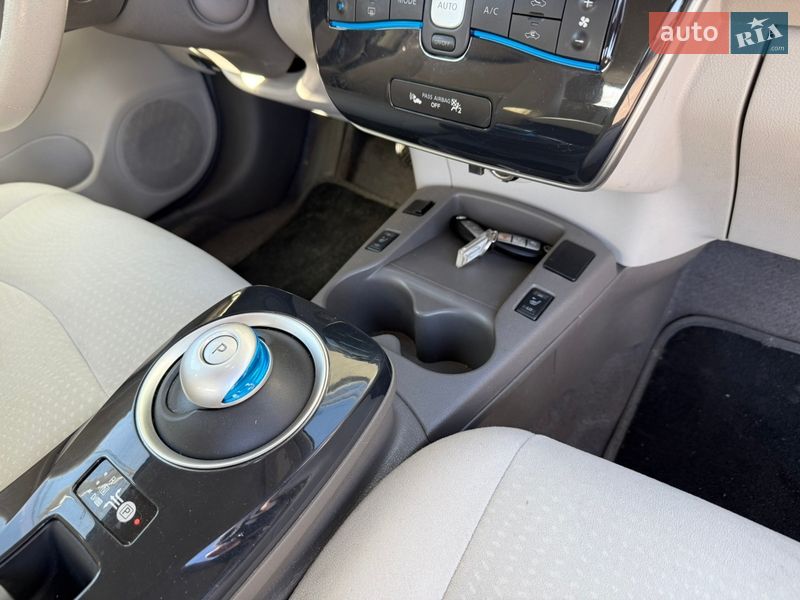Хетчбек Nissan Leaf 2012 в Умані