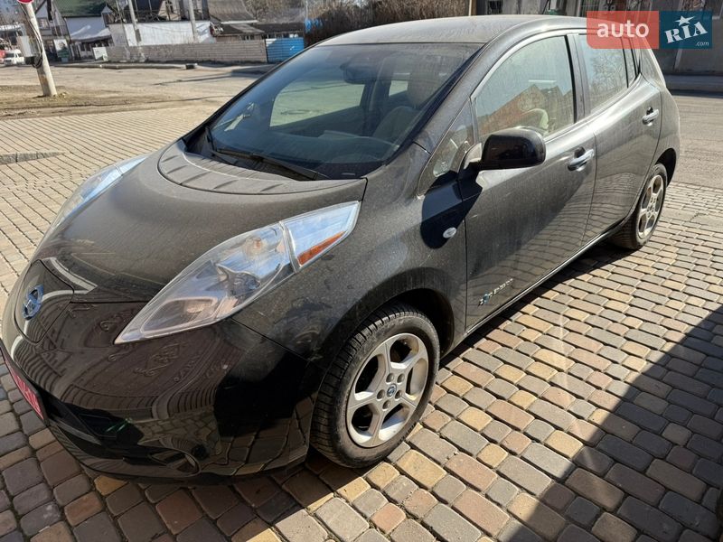 Хетчбек Nissan Leaf 2012 в Умані