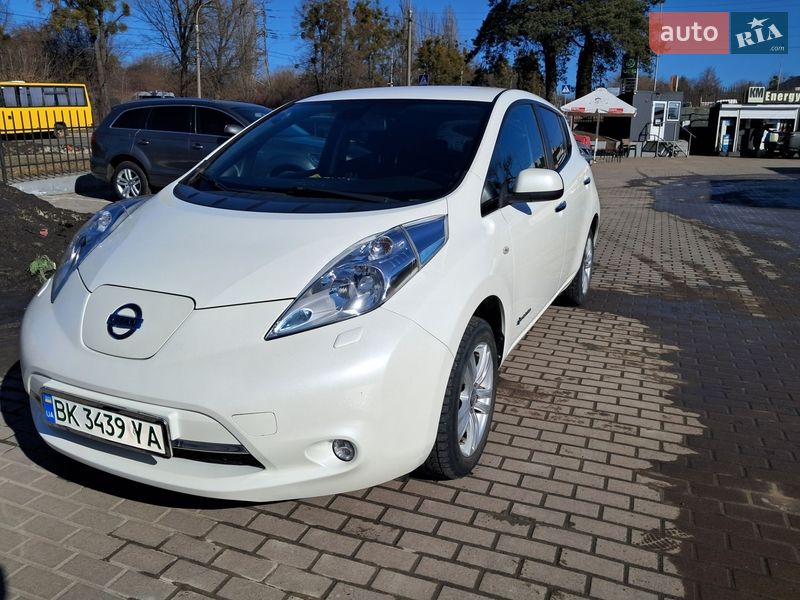 Хэтчбек Nissan Leaf 2014 в Ровно