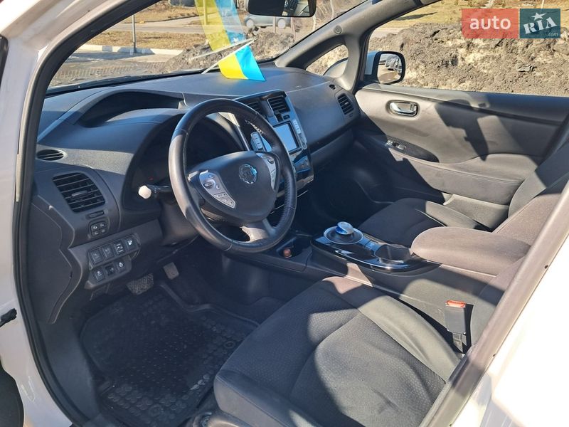 Хэтчбек Nissan Leaf 2014 в Ровно