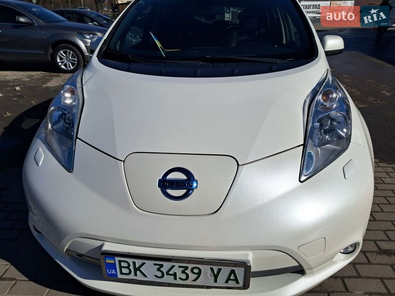 Хэтчбек Nissan Leaf 2014 в Ровно