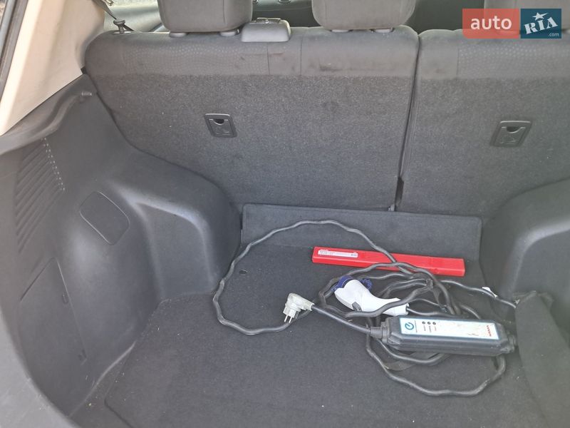 Хэтчбек Nissan Leaf 2014 в Ровно