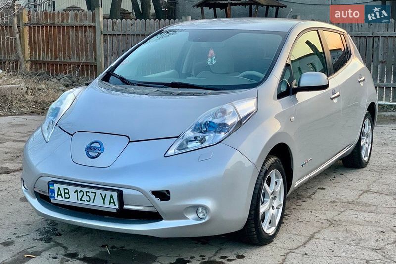 Хэтчбек Nissan Leaf 2011 в Гнивани