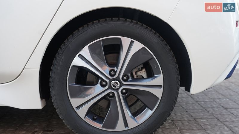Хэтчбек Nissan Leaf 2018 в Львове