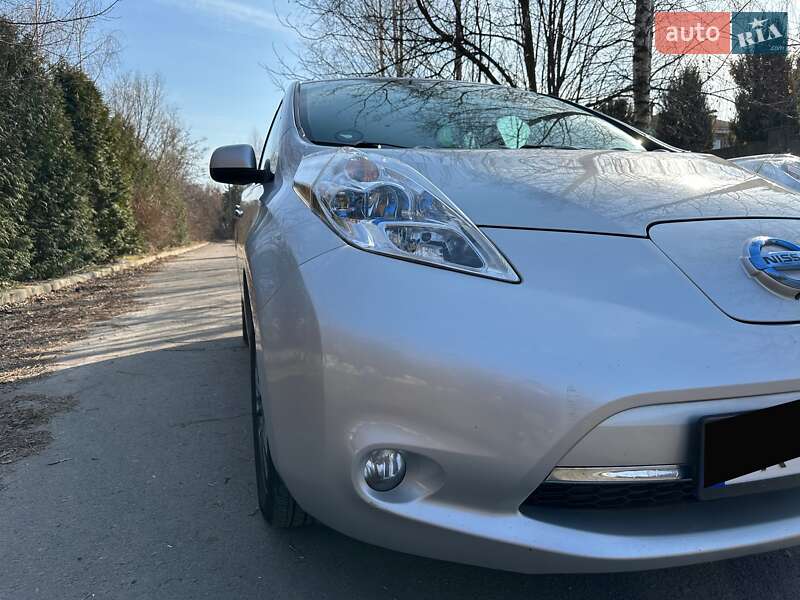Хэтчбек Nissan Leaf 2013 в Ровно