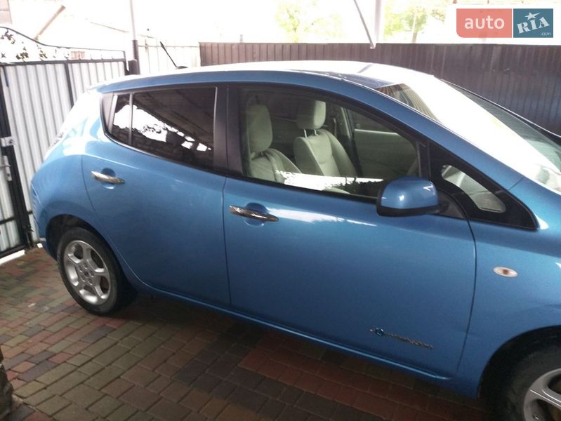 Хетчбек Nissan Leaf 2011 в Кам'янець-Подільському