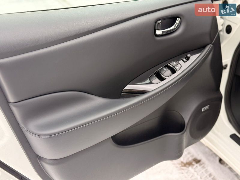 Хетчбек Nissan Leaf 2014 в Сарнах