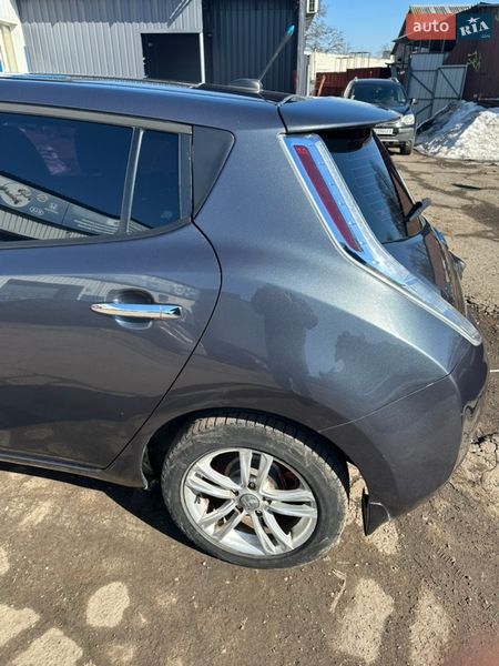 Хэтчбек Nissan Leaf 2013 в Чернигове